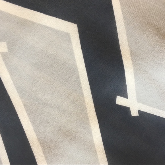 Banana Republic Edgy sleeveless Zig-zag top: - Picture 5 of 6